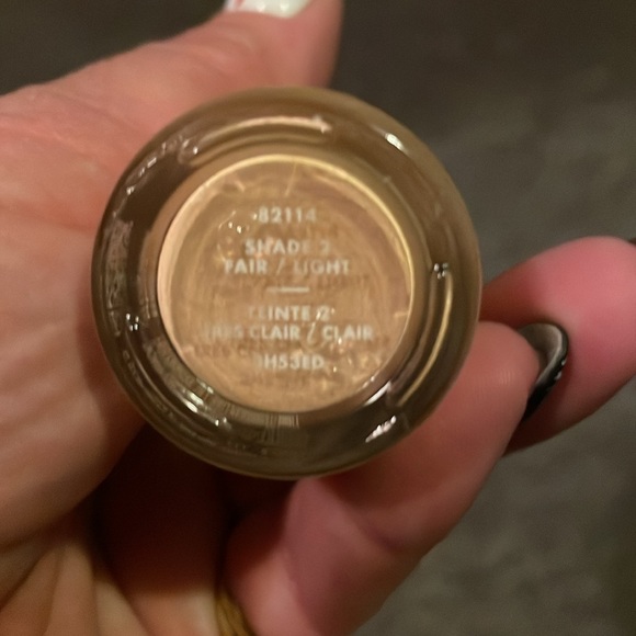 Elf halo glow liquid filter foundation - Picture 3 of 4